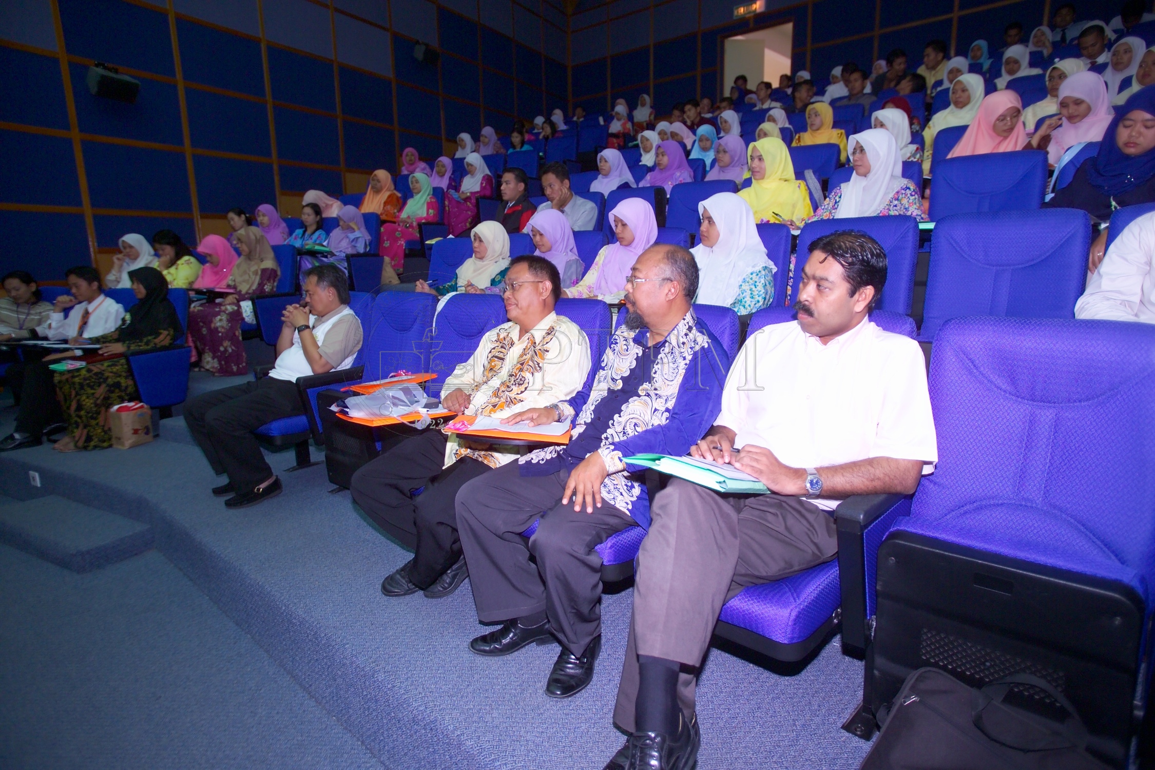 18 9 2005 PUISI ERA GLOBALISASI